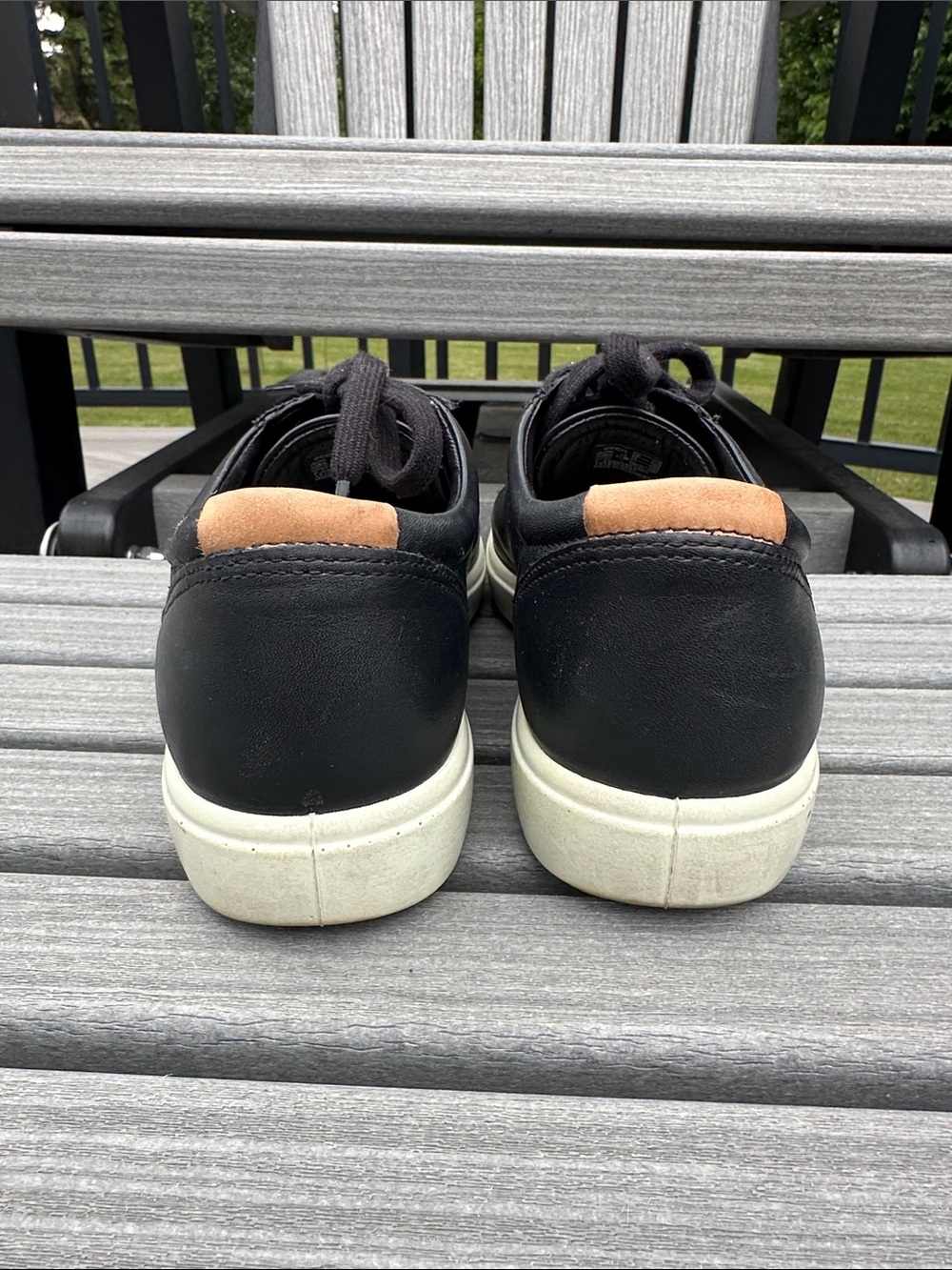 ecco Black Leather Low-Top Sneakers with tan heel tab for nice contrast - Picture 4 of 7